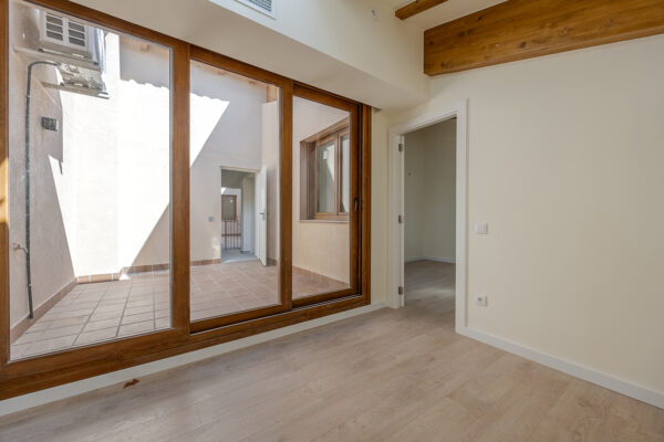  Photo-24006
